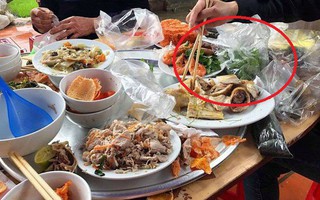 Cô dâu than trời vì nhà trai qua ăn cỗ mang theo túi lấy phần, khi về "tiện tay" vác luôn cả thùng bia