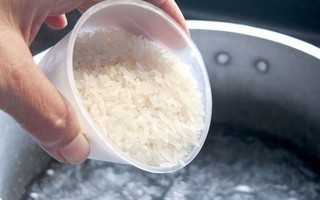 Nhà khoa học chỉ cách nấu cơm “ăn no không lo béo“