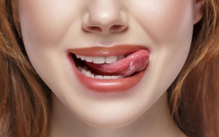 Nhìn vào dấu hiệu này của miệng, bạn có thể biết mình mang thai hay bị ung thư