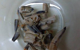 Bà nội nấu cháo cho cháu thả cả "thứ vứt đi" này vào, hội chị em tranh cãi về lý do thật đằng sau