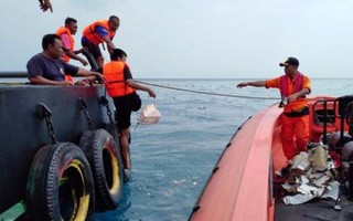 Indonesia tìm thấy xác máy bay rơi xuống biển