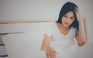 Đang bầu nhưng vẫn cố "chiều" chồng, tới khi động thai vợ trẻ lại nhận được câu trả lời chết điếng thế này