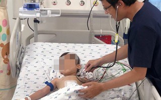 Cứu sống bé trai ói ra máu ồ ạt rất nguy kịch