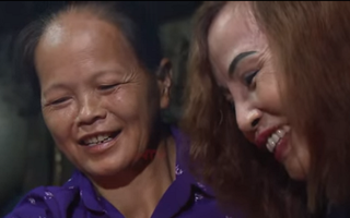 Bị nhà trai phản đối gay gắt nhưng cặp cô dâu 62 tuổi đã dùng chiêu "gạo nấu thành cơm" này khiến mẹ chồng "thôi đành" chúc phúc