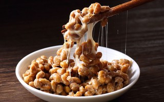 Có một món làm từ đậu nành mà nhơn nhớt kéo sợi, mùi vị khó ngửi nhưng lại là "quốc bảo", bạn đã thử chưa?