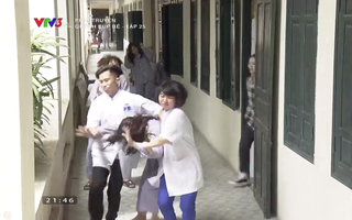 Chỉ xuất hiện vài phút ngắn ngủi nhưng màn hóa điên trong trại tâm thần của Lan trước mặt Quỳnh Búp Bê và Đào thật sự xuất sắc
