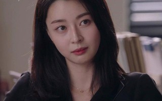Chồng nằng nặc đòi đi họp lớp cùng, vợ trẻ bàng hoàng bởi cảnh tượng nhìn thấy sau cánh cửa nhà tắm