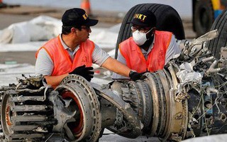 Bố mẹ nạn nhân vụ máy bay Indonesia đệ đơn kiện Boeing