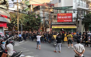 Fan Malaysia đại náo trên phố cổ Hà Nội trước cuộc so tài với Việt Nam ở AFF Cup 2018