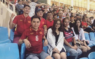 Thủ môn Bùi Tiến Dũng ngồi ghế dự bị trận Việt Nam - Malaysia, người yêu tin đồn hồn nhiên chia sẻ điều này