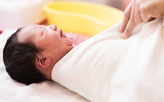 Bác sĩ Nhi khoa nhắc nhở tất cả cha mẹ: Không bao giờ được làm những điều này với trẻ