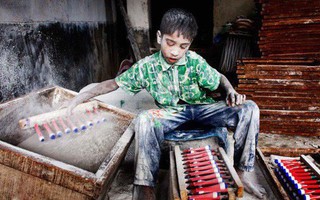 Ảnh: Câu chuyện đau lòng về những đứa trẻ phải “bán” tuổi thơ ở Bangladesh