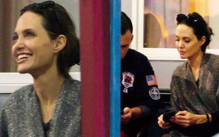 Angelina Jolie bị bắt gặp tán tỉnh và xin số điện thoại thầy giáo của con gái?