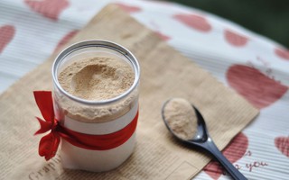 Mỗi đầu đông là tôi lại làm một hũ bột gừng dùng dần, cả nhà chẳng bao giờ bị cảm cúm