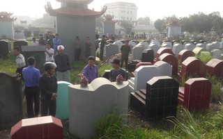 Hưng Yên: Người dân bàng hoàng phát hiện hàng trăm ngôi mộ bị đập phá bát hương