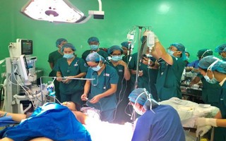 Bác sĩ Sài Gòn tìm người có nhóm máu hiếm gặp AB/Rh(-) cứu sản phụ băng huyết sau sinh