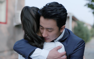 Sau vụ ồn ào "lên giường nhầm người", bỏ rơi Angelababy, Hoàng Hiên chính thức vượt mặt Chung Hán Lương 