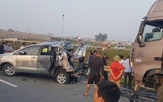 Xe Innova bị tông trên cao tốc: Luật sư cho rằng để an toàn, "xe container chỉ có cách đi... lùi"