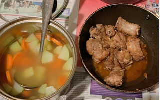 Vợ trẻ khoe mâm cơm chồng nấu "ngon quá trời", hội chị em không chịu kém miếng, thi nhau khoe chồng "cô Tấm"