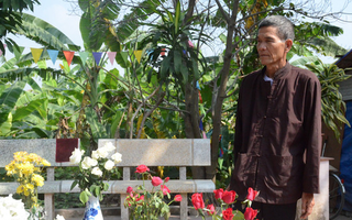 Những câu chuyện đau lòng quanh 5 ngôi mộ vô danh và miếu thờ 2 cô gái chết trẻ ở bãi sông Hồng