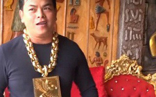 Tận mắt cơ ngơi dát vàng của đại gia đeo 13kg vàng cổ vũ tuyển Việt Nam "nổi rần rần" trên báo TQ
