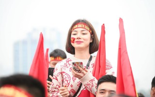 Ngắm những bóng hồng xinh đẹp không thể thiếu trong đội hình cổ vũ máu lửa trên sân Mỹ Đình hôm nay
