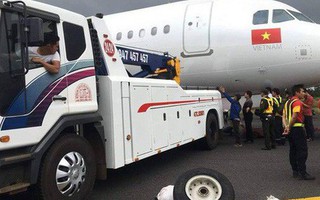 Tịch thu bằng lái của 2 phi công máy bay Vietjet bị rơi bánh ở sân bay Buôn Ma Thuột