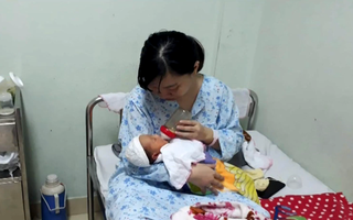 "Tự mình vượt cạn", sản phụ đẻ rơi con trên ô tô từ Hà Nội về quê