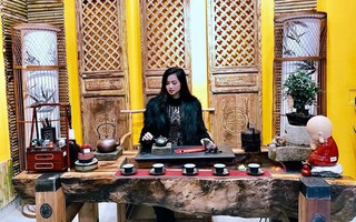 "Ẩn dật" bấy lâu, mẹ 2 con Tâm Tít vừa tái xuất đã gây sốt với nhan sắc quý cô, thư thái thưởng trà