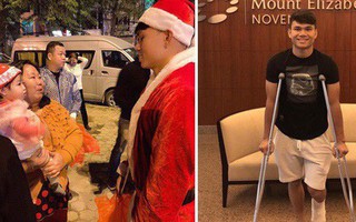 Hình ảnh cầu thủ Xuân Mạnh chống nạng tặng quà Noel cho những số phận khó khăn trên phố Hà Nội khiến nhiều người ấm lòng