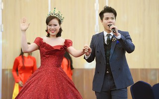 Đinh Mạnh Ninh gây bất ngờ khi nắm tay Mrs Việt Nam 2018 xuất hiện trong sự kiện