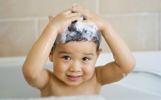 3 thời điểm mẹ không nên tắm cho trẻ bởi có thể nguy hiểm đến sức khỏe 