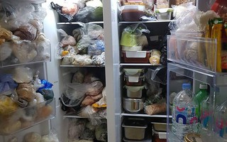 Chiếc tủ lạnh kinh hoàng của mẹ chồng, nhìn qua biết là nhà giàu, vậy mà thứ bên trong khiến mọi người hốt hoảng