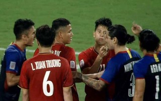 Giữa lúc căng thẳng trận lượt về lên cao, Đình Trọng "sơ vin" lần đầu biến thành Trọng "gắt", bênh Văn Hậu bị chơi xấu
