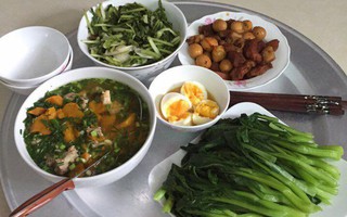 Vợ trẻ than muốn bỏ chồng vì thói quen chê mâm cơm, chị em nhìn xong gật gù: Bỏ cho nhẹ nợ
