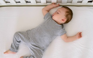 Lợi ích bất ngờ khi cho trẻ ngủ trong cũi đến năm 3 tuổi