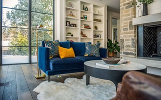 Đừng quên sắm cho gia đình một chiếc ghế sofa bằng nhung khi mùa đông đã về