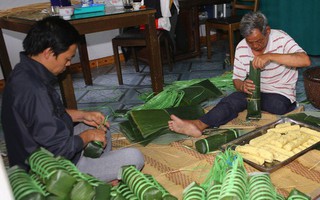 Nức danh ngôi làng 500 năm làm bánh chưng, bánh tét ở Huế