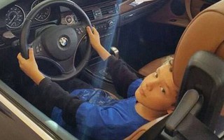 Đang chơi cạnh hồ nước đóng băng thì bạn trượt chân ngã xuống, cậu bé 11 tuổi chấp nhận hi sinh thân mình nhảy xuống cứu