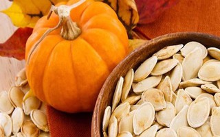 Những lý do để bạn nên ăn hạt bí đỏ ngày Tết