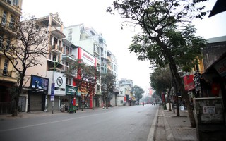 Sáng 29 Tết, nhiều tuyến phố Hà Nội đã vắng bóng người qua lại