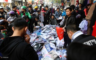 Hà Nội: 29 Tết, người dân vẫn xuống đường  mua hàng giảm giá