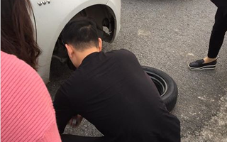 Cư dân mạng "nức lòng" về hành động đẹp của chàng "soái ca" trên cao tốc