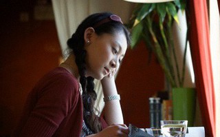 Nhiều khi thấy chồng chiều con trai, tôi lại lo lo