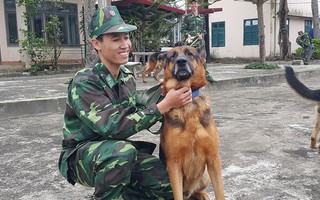 Bi hài: Vợ chiến sĩ Biên phòng ghen vì chồng quá thân với... chó