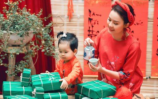 Hoa hậu Đậu Hồng Phúc rạng rỡ sắc đỏ đón xuân bên con gái đáng yêu