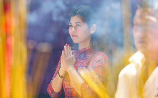Người dân ùn ùn rủ nhau đến 4 ngôi chùa "xóa ế" nổi tiếng nhất Sài Gòn cầu duyên