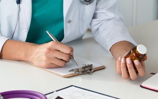 Sự cố tiêm nhầm thuốc đau lòng: Bé sơ sinh tử vong vì thuốc điều trị giang mai