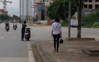 Clip: Cô gái gào khóc giữa đường đòi về vì bạn trai phóng hơi nhanh khi đi chơi Tết