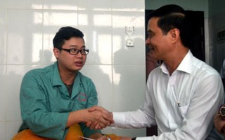 Trước khi cùng 15 đồng bọn hành hung 2 bác sĩ, chồng sản phụ dọa "mổ xong ra đập chết"